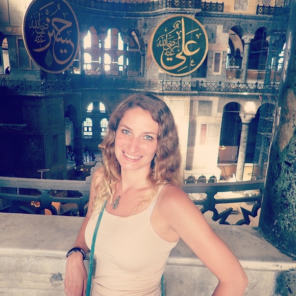 Meet your Posher, Elizabeth - Picture 1 of 6